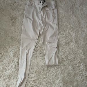 White skinny jeans